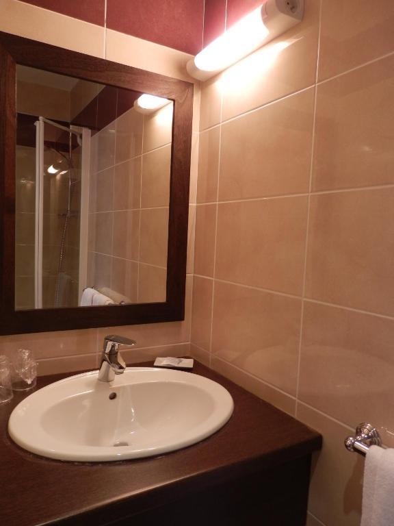 Le Comte Rouge Otel Thonon-les-Bains Oda fotoğraf